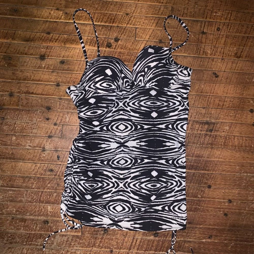 Spanx Sara Blaklwy black & white tie side slimming tankini top